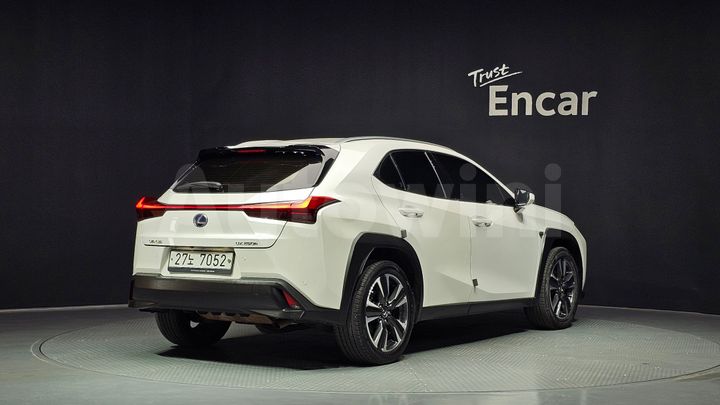 Lexus UX 2019 — 2