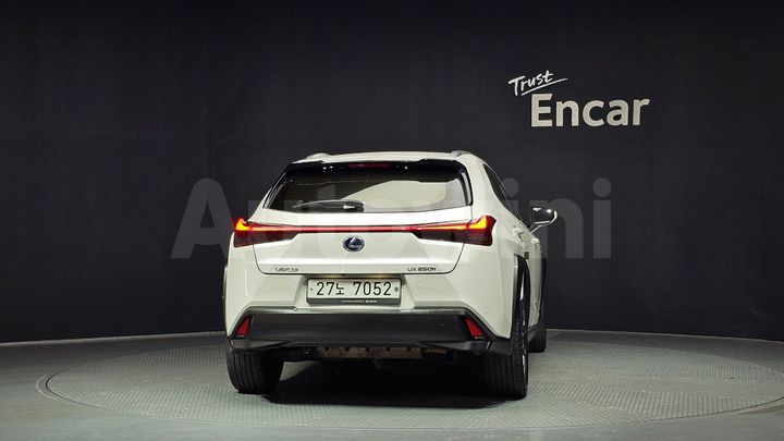 Lexus UX 2019 — 4