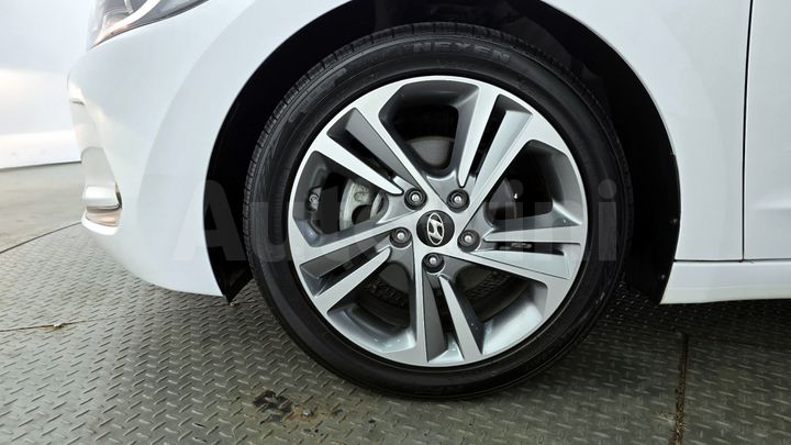Hyundai Avante 2018 — 5