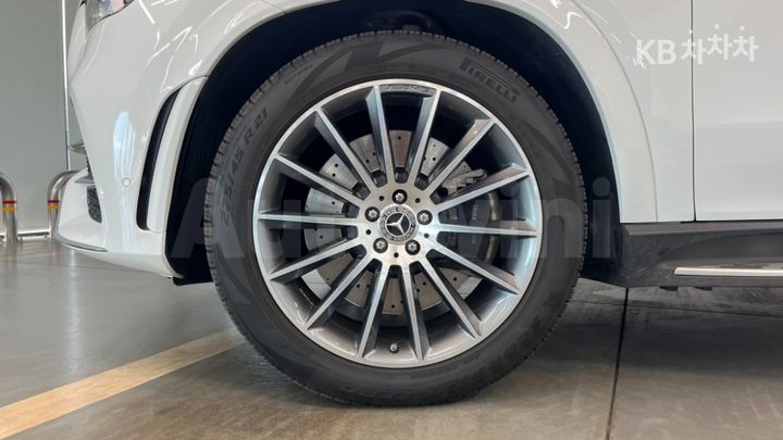 Mercedes Benz GLE Class 2023 — 5