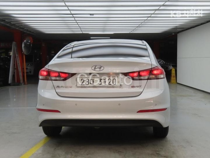 Hyundai Avante 2017 — 3