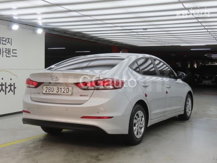 Hyundai Avante 2017 — 4