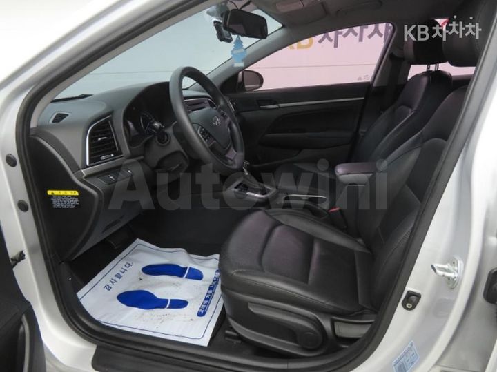 Hyundai Avante 2017 — 5