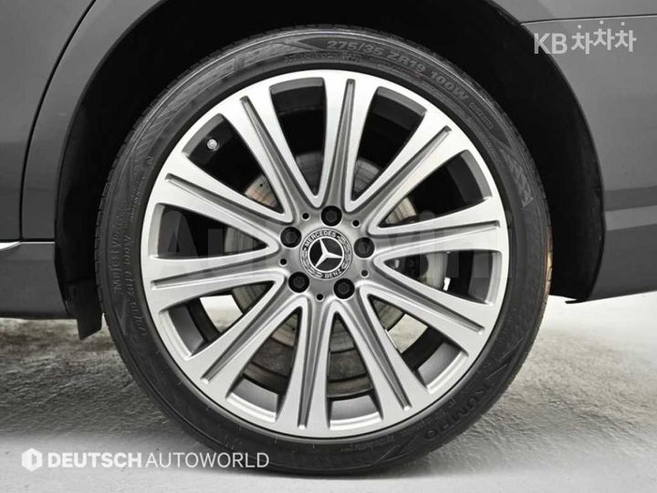 Mercedes Benz E Class 2023 — 5