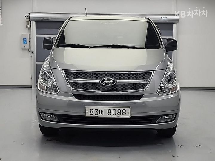 Hyundai Starex 2011 — 2