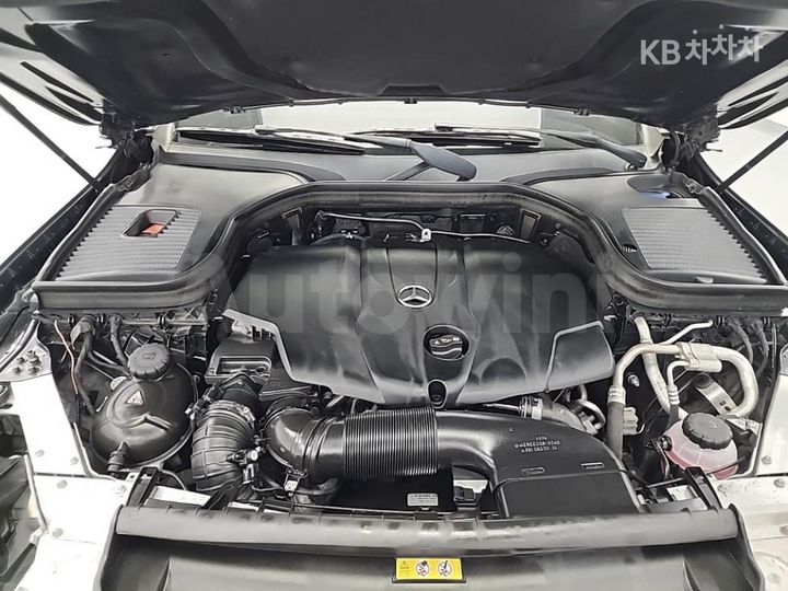 Mercedes Benz GLC Class 2018 — 5