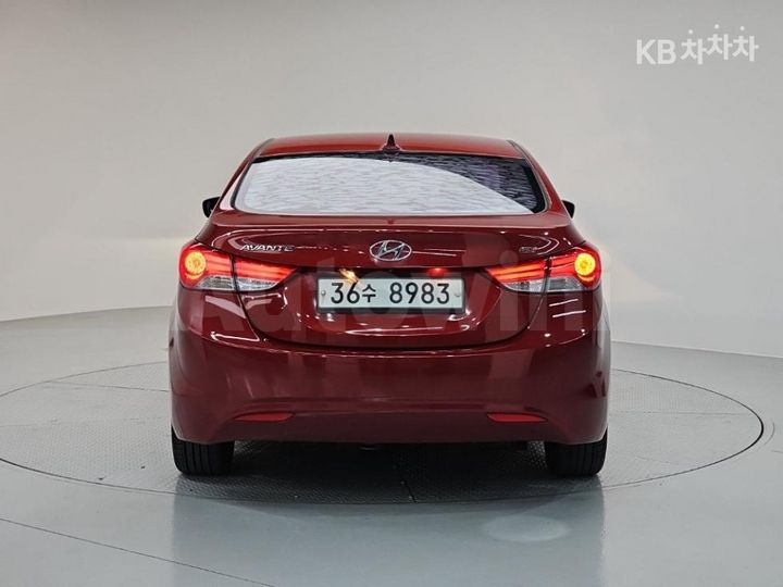 Hyundai Avante 2013 — 3