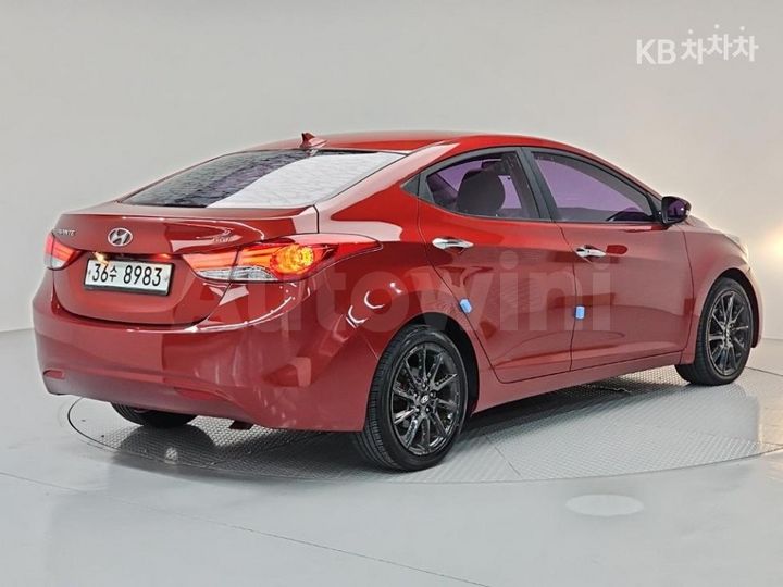 Hyundai Avante 2013 — 4