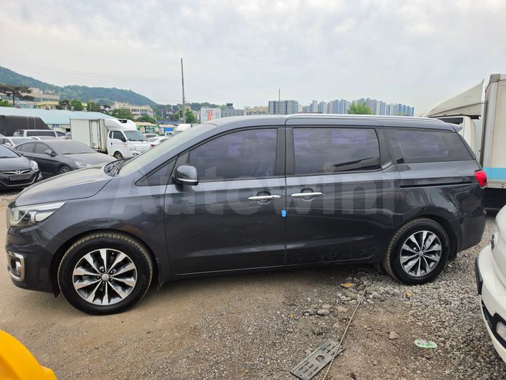 Kia Carnival 2017 — 2