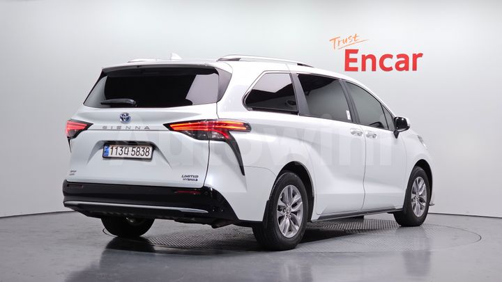 Toyota Sienna 2024 — 2