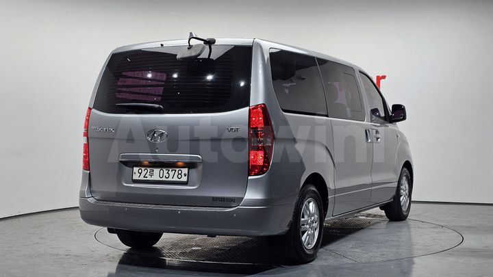 Hyundai Starex 2017 — 2