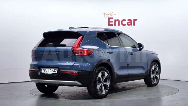 Volvo XC40 2023 — 2