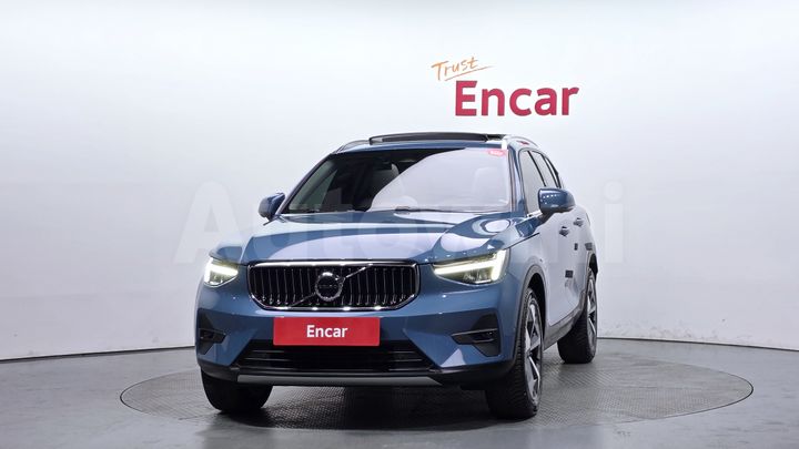 Volvo XC40 2023 — 3