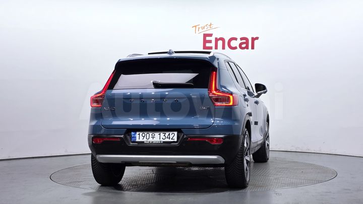 Volvo XC40 2023 — 4