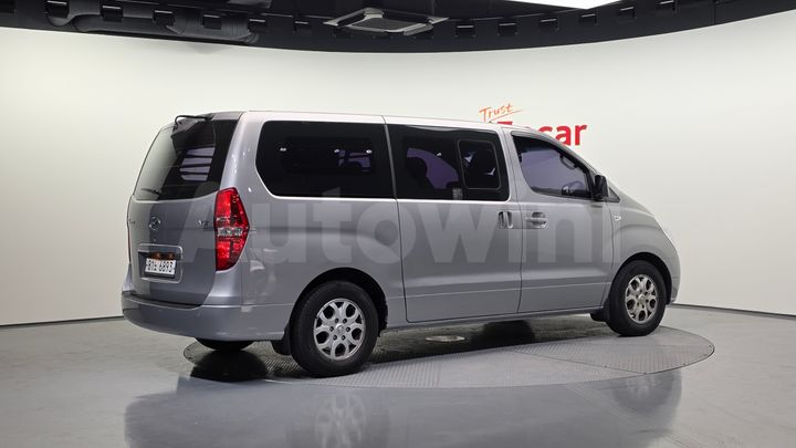 Hyundai Starex 2015 — 2