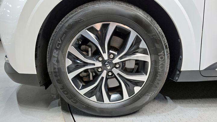 Kia Carnival 2021 — 5