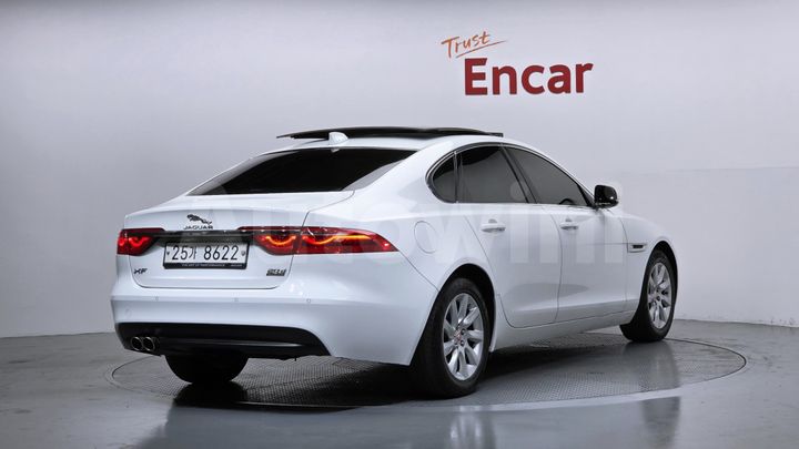 Jaguar XF 2017 — 2