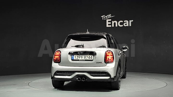 Mini Cooper 2023 — 4