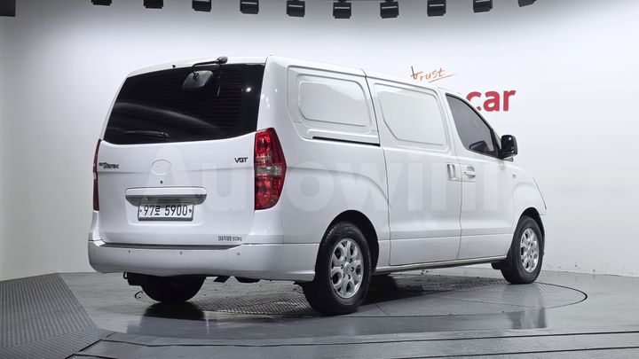 Hyundai Starex 2016 — 2