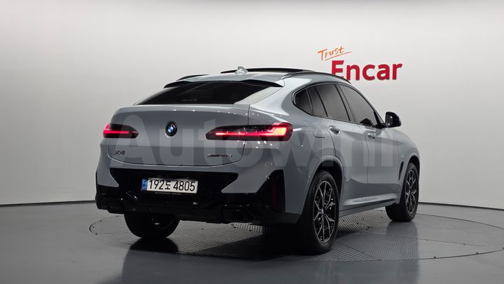 BMW X4 2023 — 2
