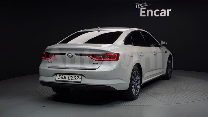 Renault SM6 2016 — 2