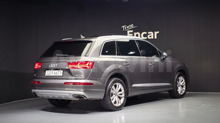 Audi Q7 2019 — 2