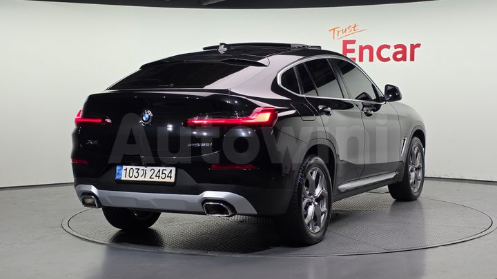 BMW X4 2023 — 2