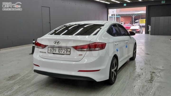 Hyundai Avante 2015 — 2