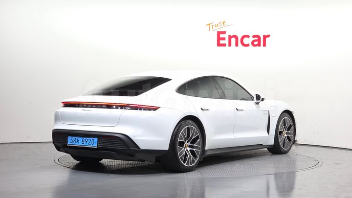 Porsche Taycan 2022 — 2