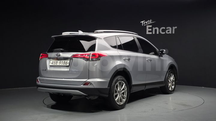 Toyota RAV4 2017 — 2