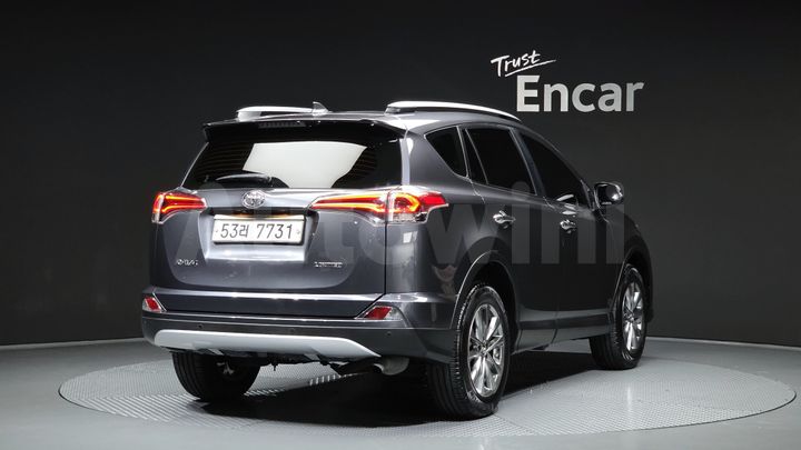 Toyota RAV4 2018 — 2