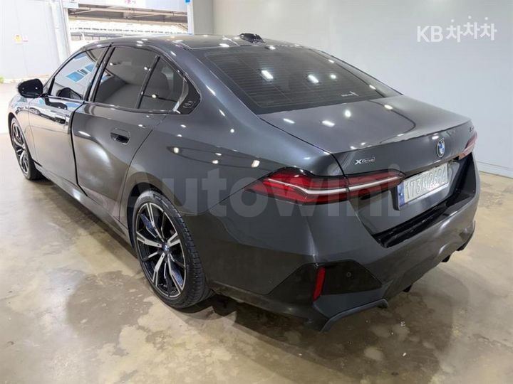 BMW 5 Series 2024 — 3