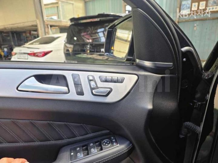 Mercedes Benz GLE Class 2017 — 5