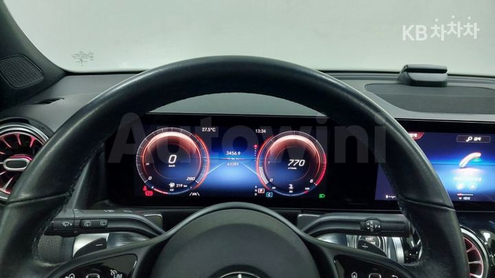 Mercedes Benz GLB Class 2021 — 5