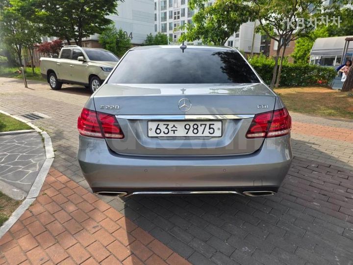 Mercedes Benz E Class 2014 — 3