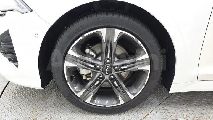 Kia K5 2023 — 5