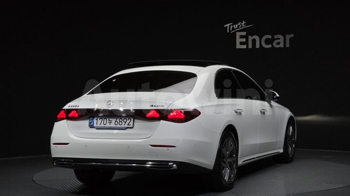 Mercedes Benz E Class 2024 — 2