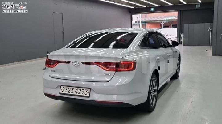 Renault SM6 2016 — 2