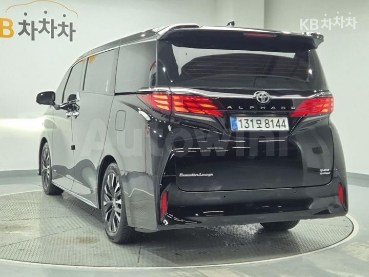 Toyota Alphard 2025 — 2
