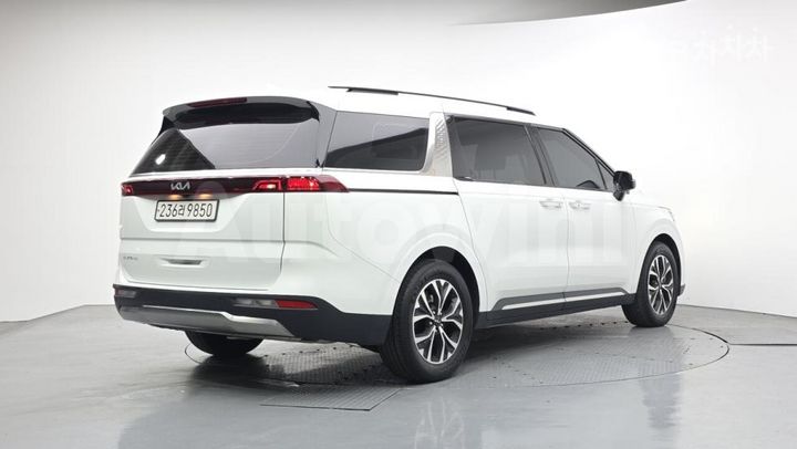 Kia Carnival 2023 — 2