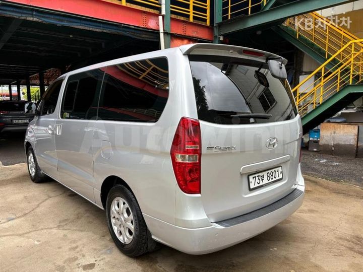 Hyundai Starex 2009 — 2