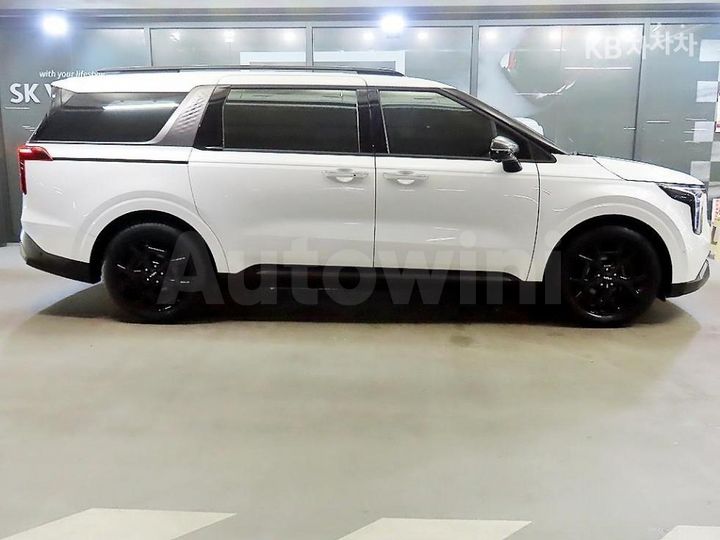 Kia Carnival 2025 — 3
