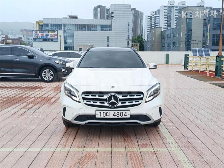Mercedes Benz GLA Class 2018 — 2