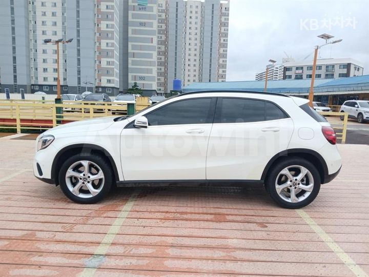 Mercedes Benz GLA Class 2018 — 3