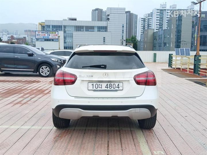 Mercedes Benz GLA Class 2018 — 5