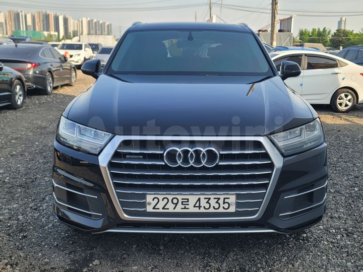 Audi Q7 2019 — 2