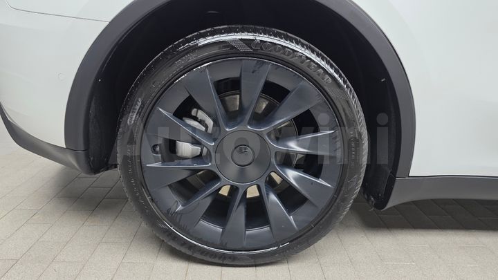 Tesla Model Y 2022 — 5