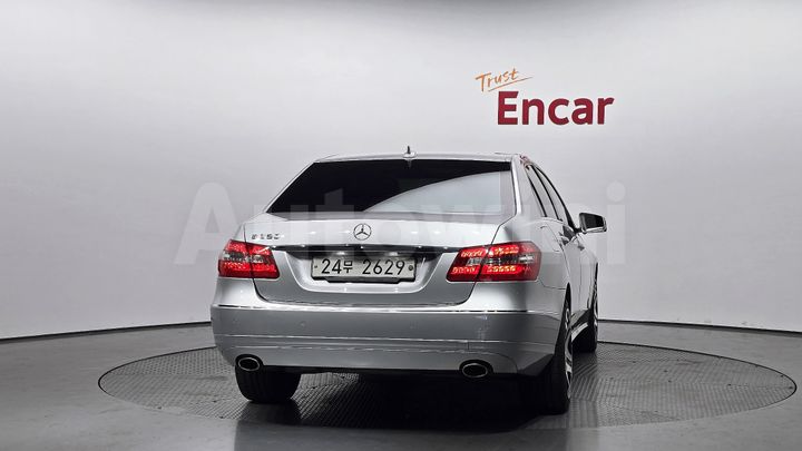 Mercedes Benz E Class 2011 — 4