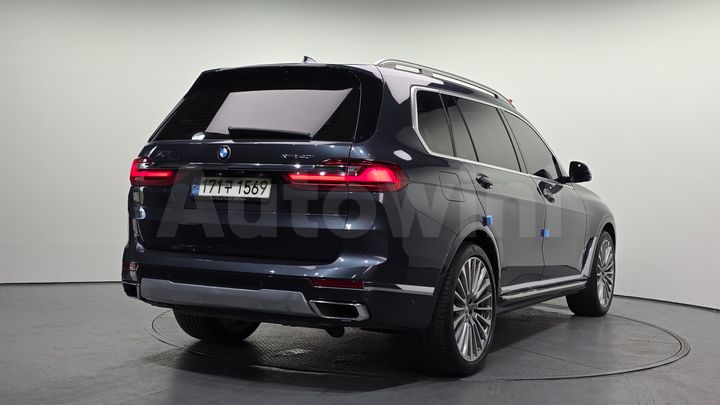 BMW X7 2021 — 2