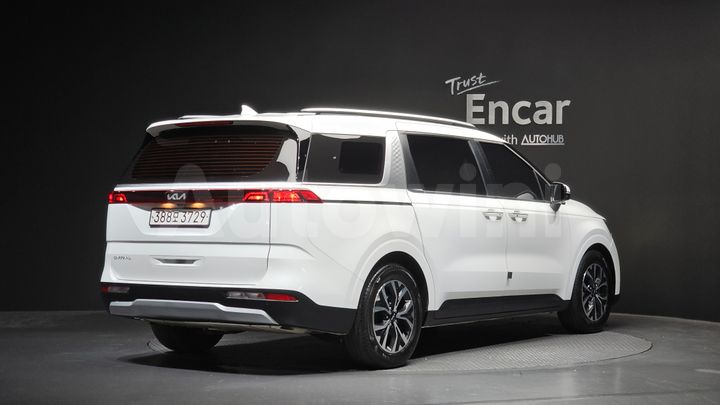 Kia Carnival 2023 — 2